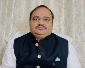 महाराष्ट्र में शिंदे सरकार की विदाई तय, लाडला भाई योजना पर बरसे उद्धव गुट के प्रवक्ता